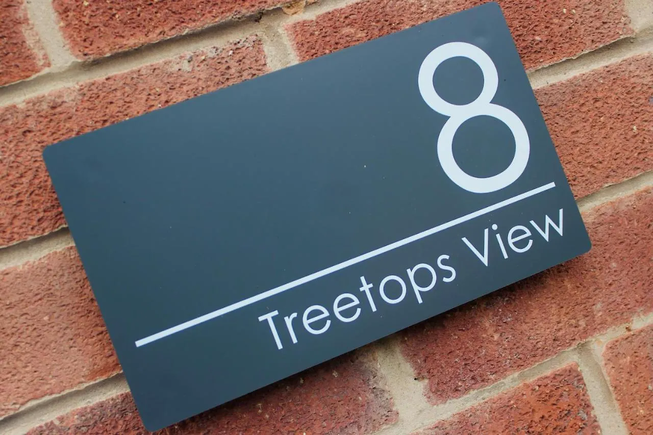 Treetops View - Cheerful & Modern Home In Bispham, Blackpool 0*,  United Kingdom