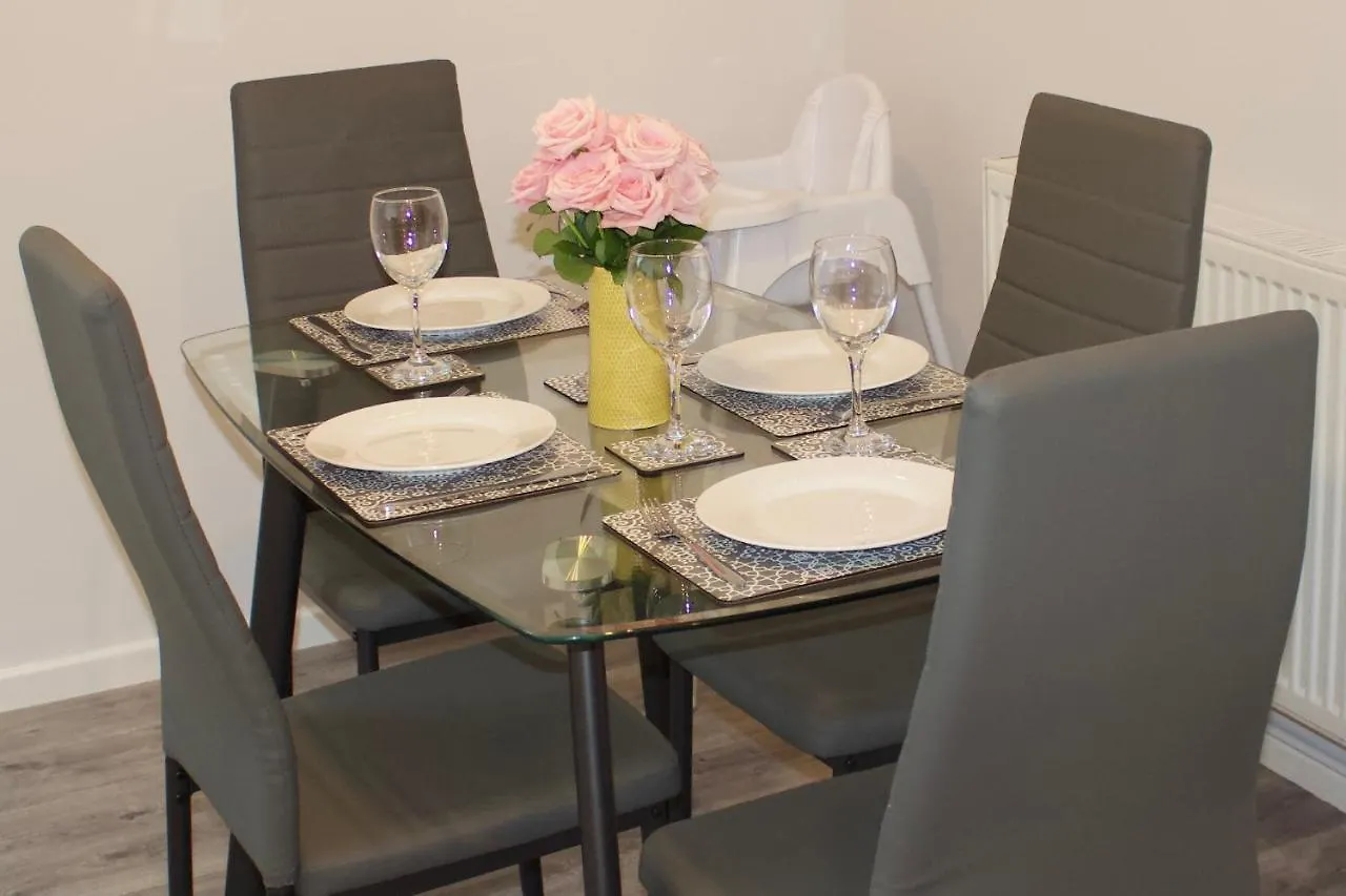 Treetops View - Cheerful & Modern Home In Bispham, Blackpool Holiday home